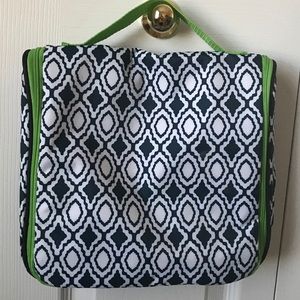 Thirty One Hanging Traveler Case